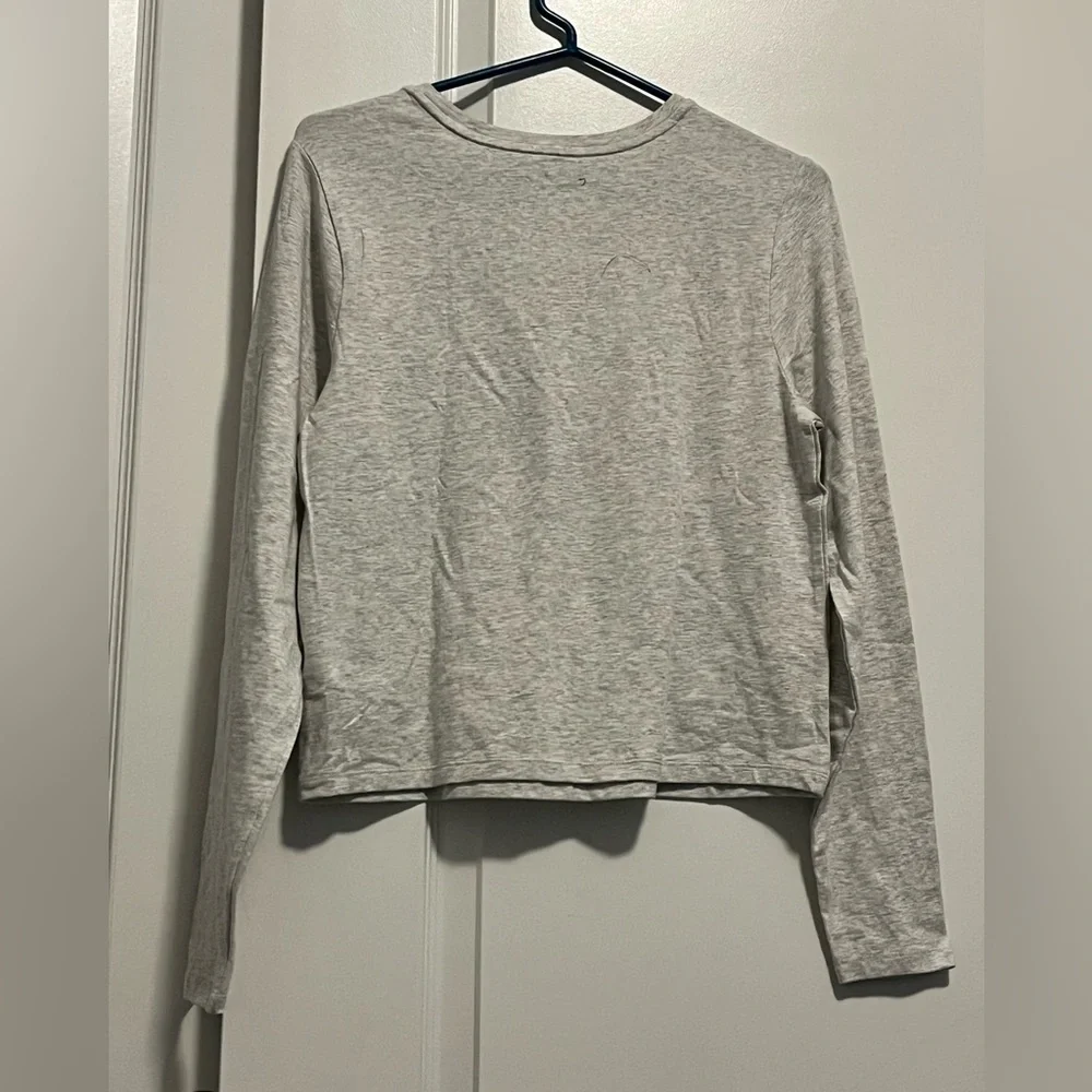 𝓖𝓻𝓪𝔂 𝓛𝓸𝓷𝓰 𝓼𝓛𝓮𝓮𝓿𝓮 𝓽𝓸𝓹 - Picture 2 of 2